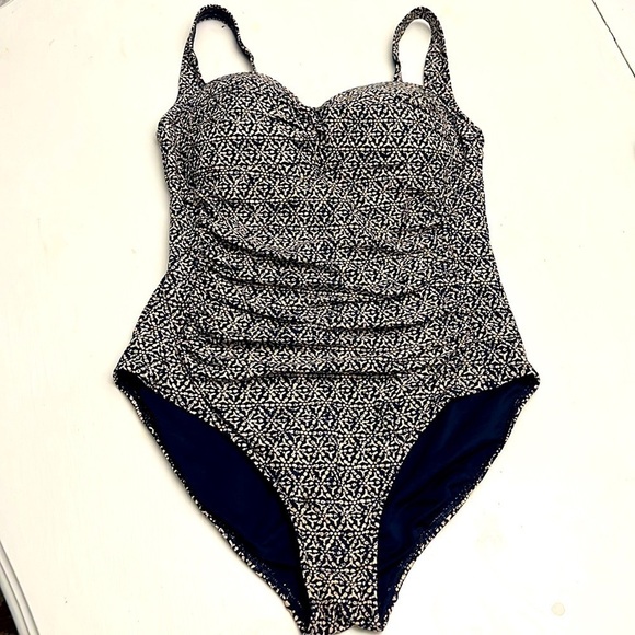 BOND EYE ONE PIECE SWIMSUIT Nip Tuck Shirred Maillot Stripe Size 8 - Picture 1 of 8